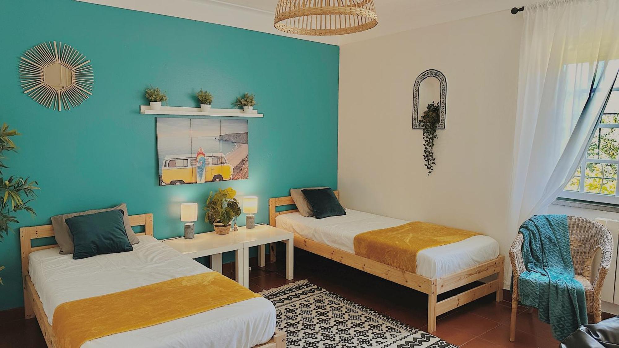 Coastal Garden Paradise Retreat- 6 Min From The Beach 차르네카 외부 사진