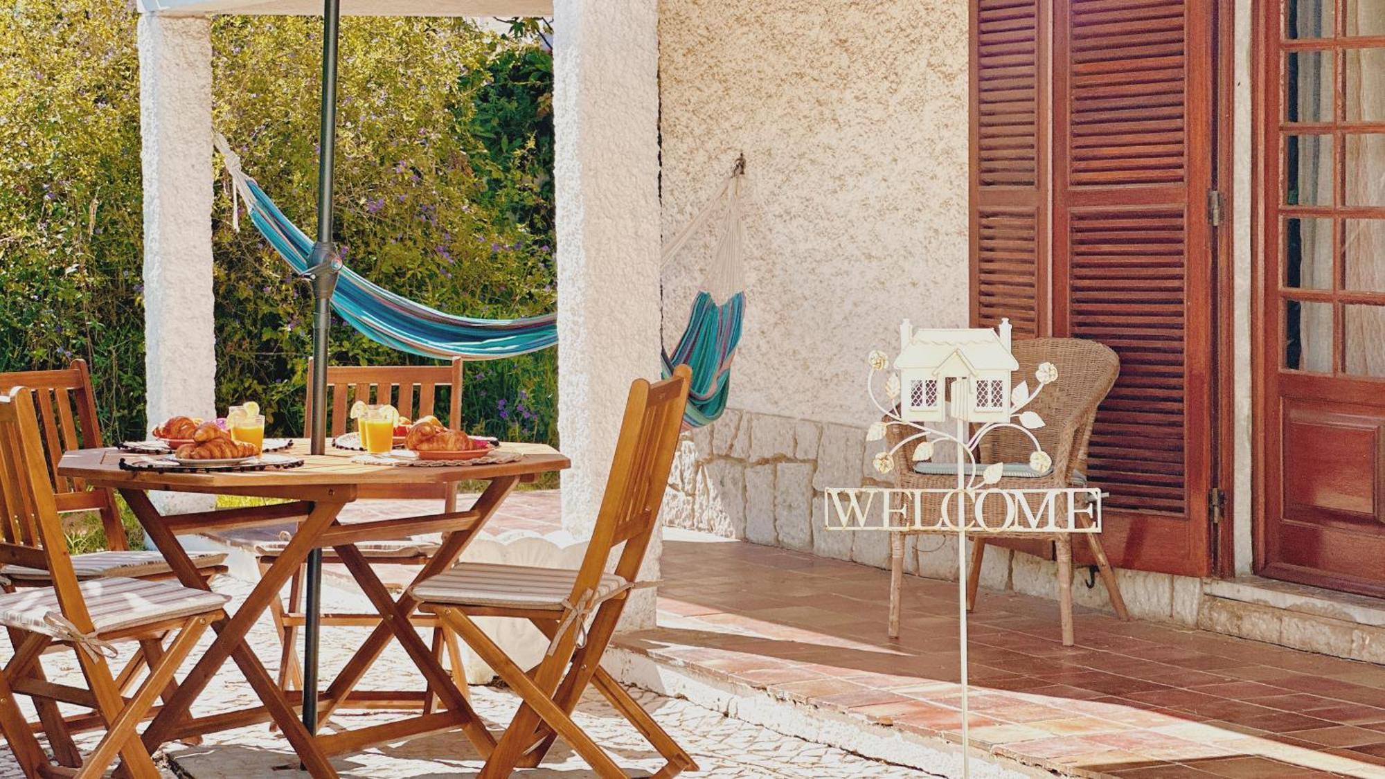 Coastal Garden Paradise Retreat- 6 Min From The Beach 차르네카 외부 사진