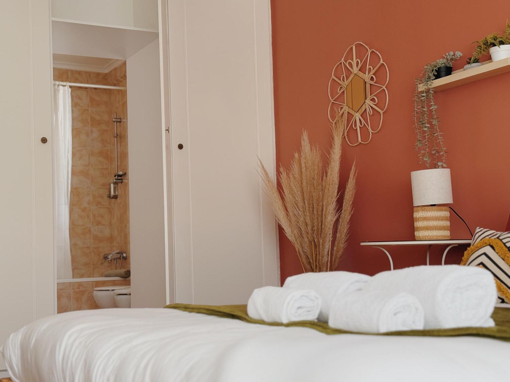 Coastal Garden Paradise Retreat- 6 Min From The Beach 차르네카 외부 사진