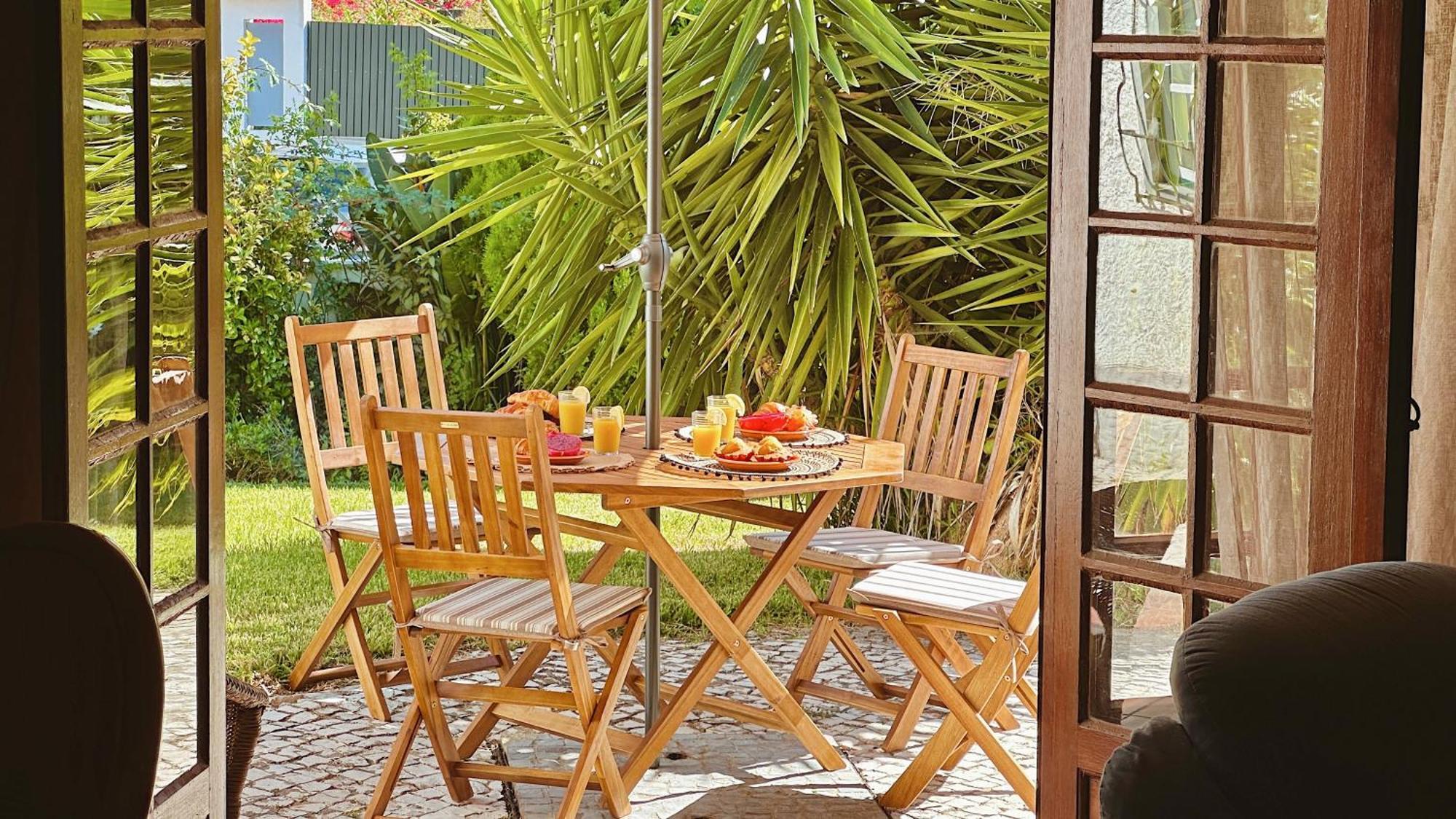 Coastal Garden Paradise Retreat- 6 Min From The Beach 차르네카 외부 사진
