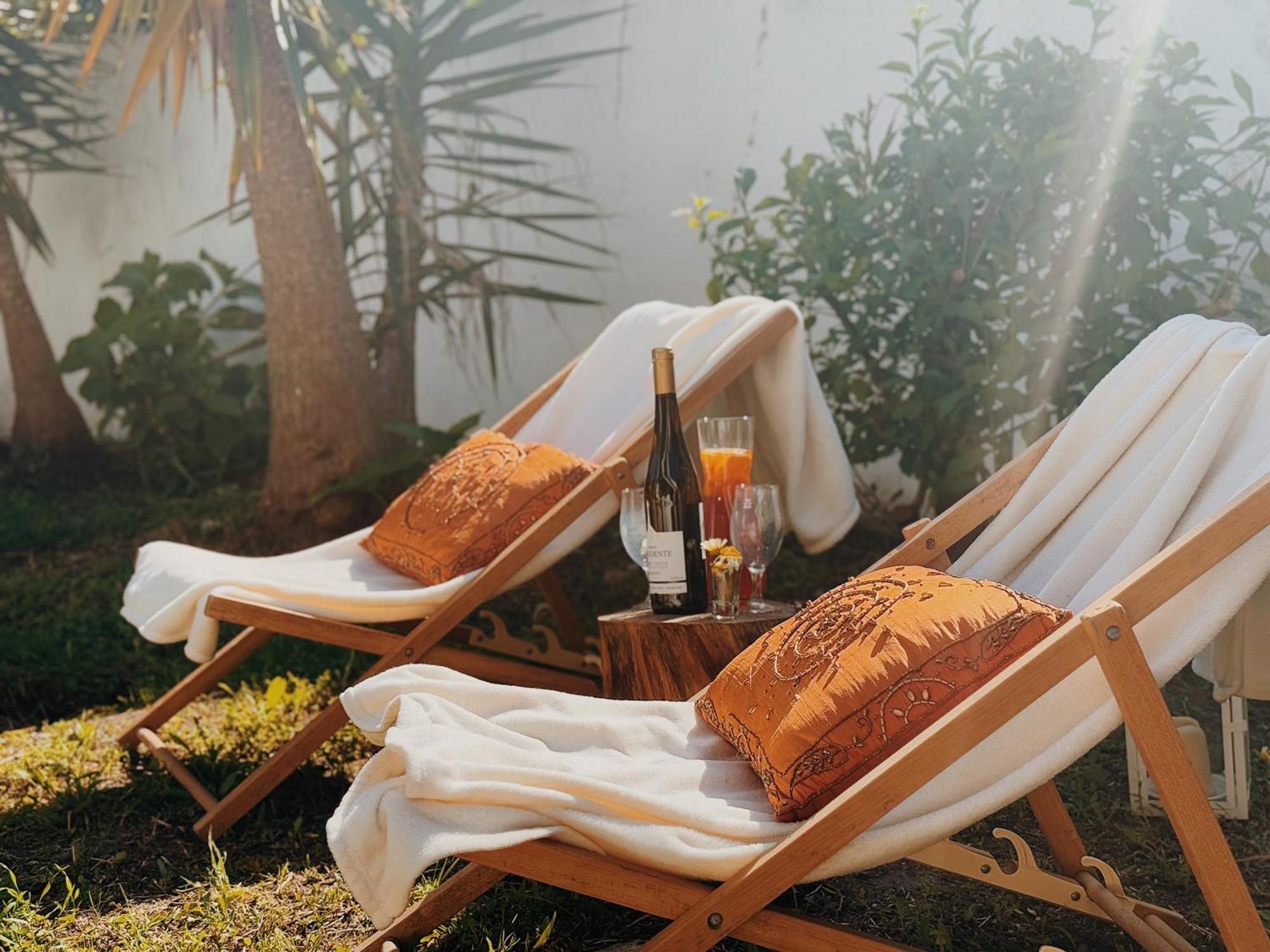 Coastal Garden Paradise Retreat- 6 Min From The Beach 차르네카 외부 사진