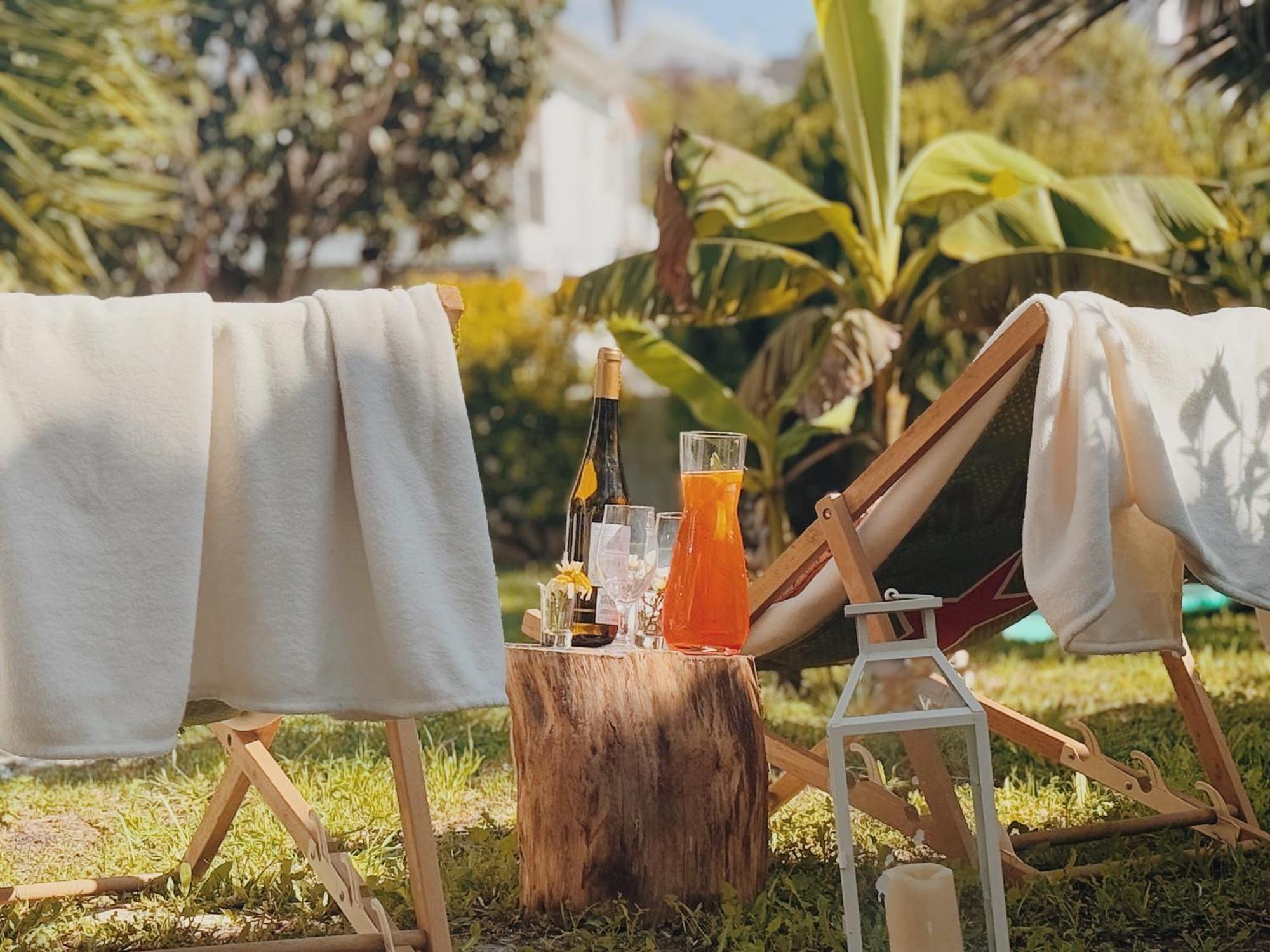 Coastal Garden Paradise Retreat- 6 Min From The Beach 차르네카 외부 사진